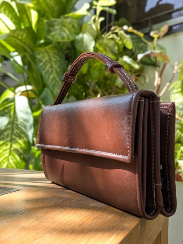 KASEM -- THE LADIES SMART CLUTCH (SHEEP)